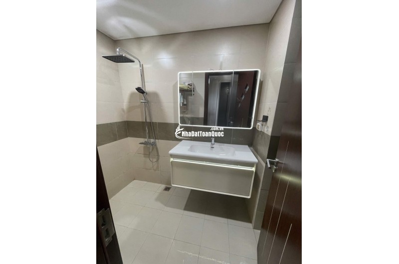 Cho thuê nhà lô góc, mới, thang máy,vỉa hè, 114m2- 5T, Duy Tân_44 Tr- 0941646107
